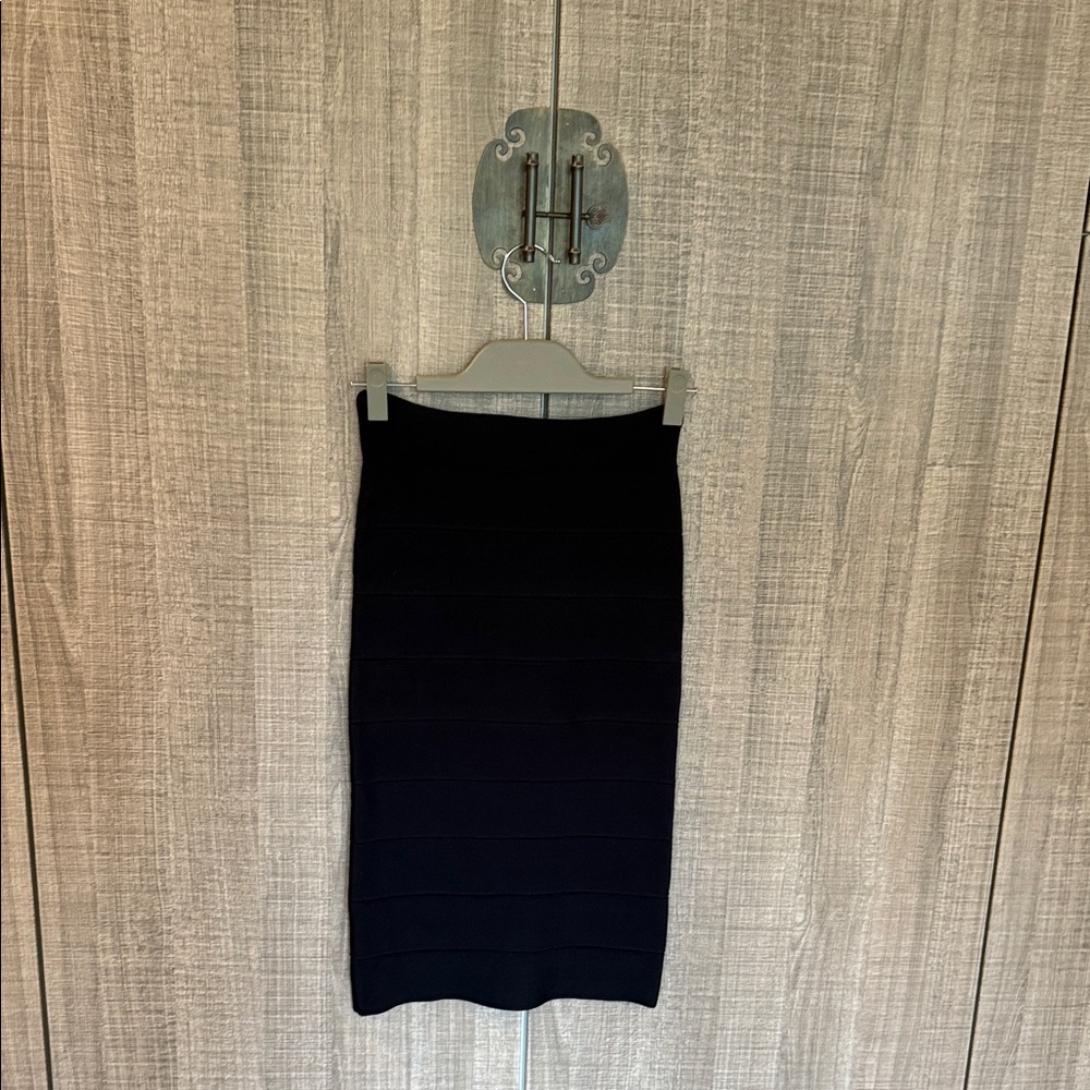 BCBGMaxAzria Black Midi‎ Skirt